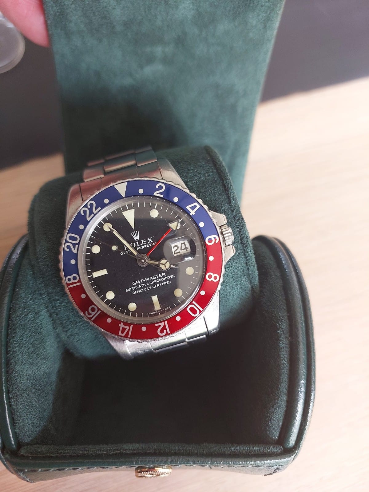 Pre-Owned Vintage Rolex Oyster Perpetual GMT Master Superlative Chronometer Model 1675 For Sale