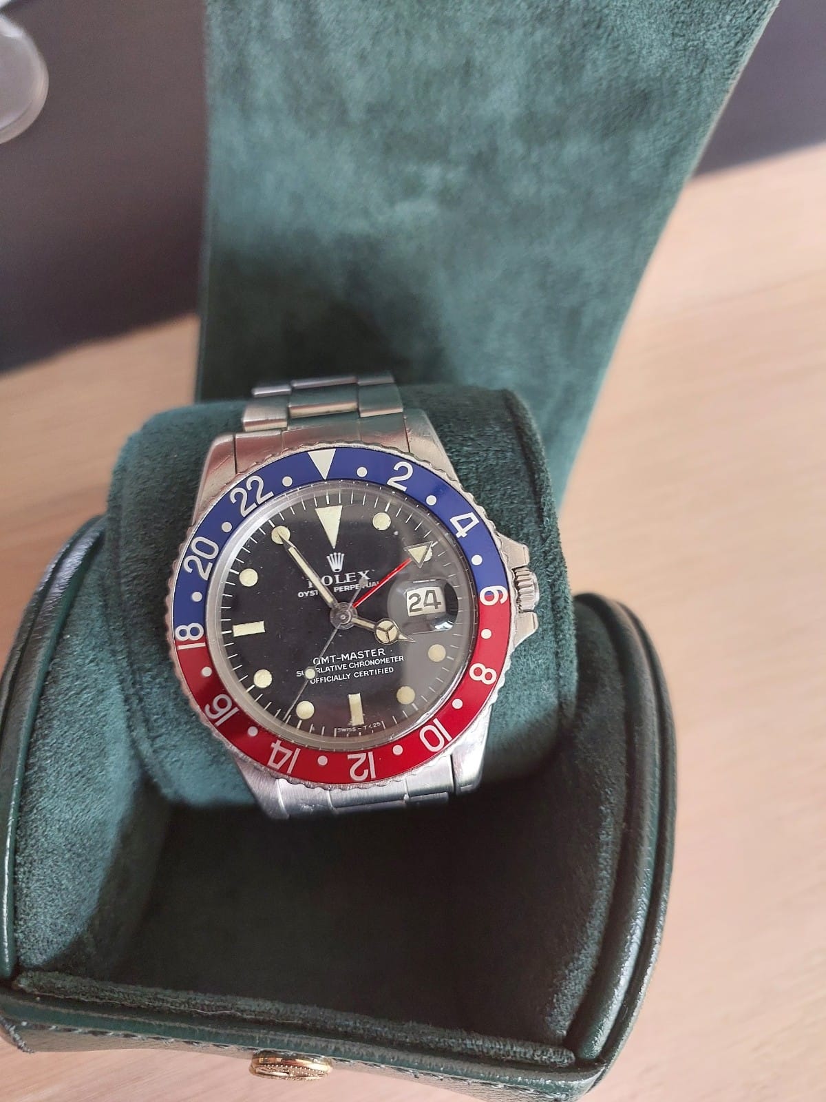 Pre-Owned Vintage Rolex Oyster Perpetual GMT Master Superlative Chronometer Model 1675 For Sale