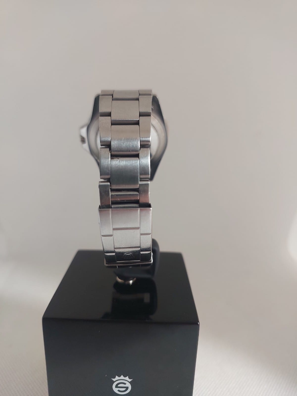 Pre-Owned Vintage Rolex Oyster Perpetual GMT Master Superlative Chronometer Model 1675 For Sale