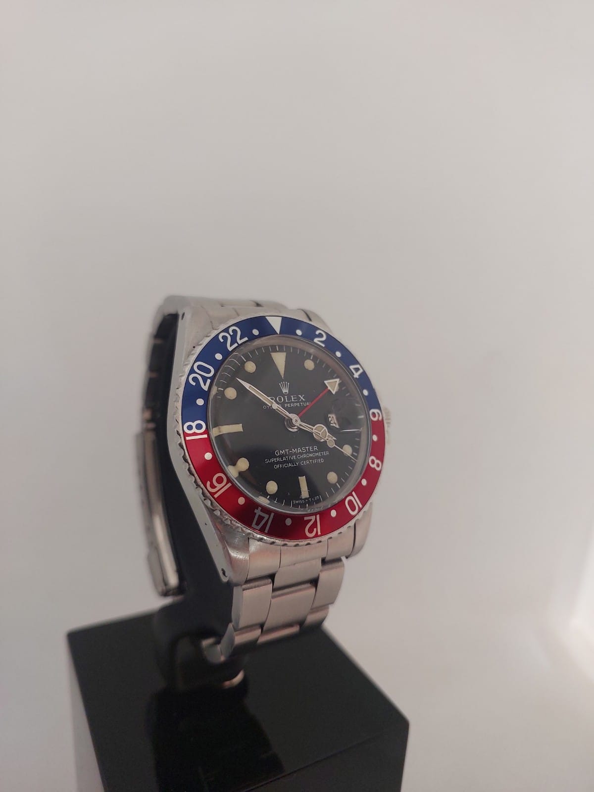 Pre-Owned Vintage Rolex Oyster Perpetual GMT Master Superlative Chronometer Model 1675 For Sale