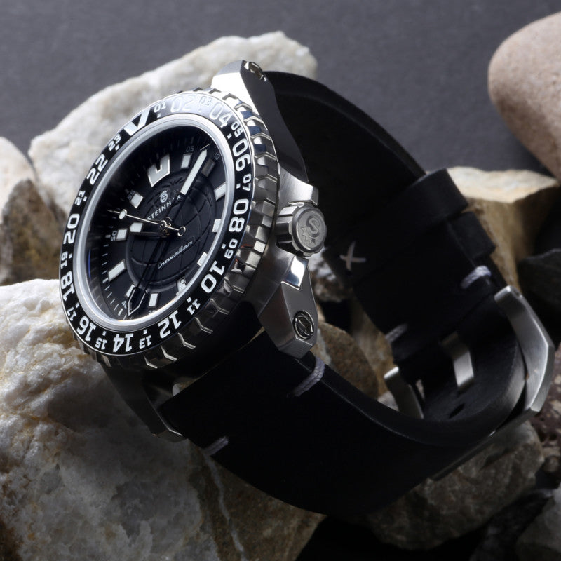 TRAVELLER GMT Black