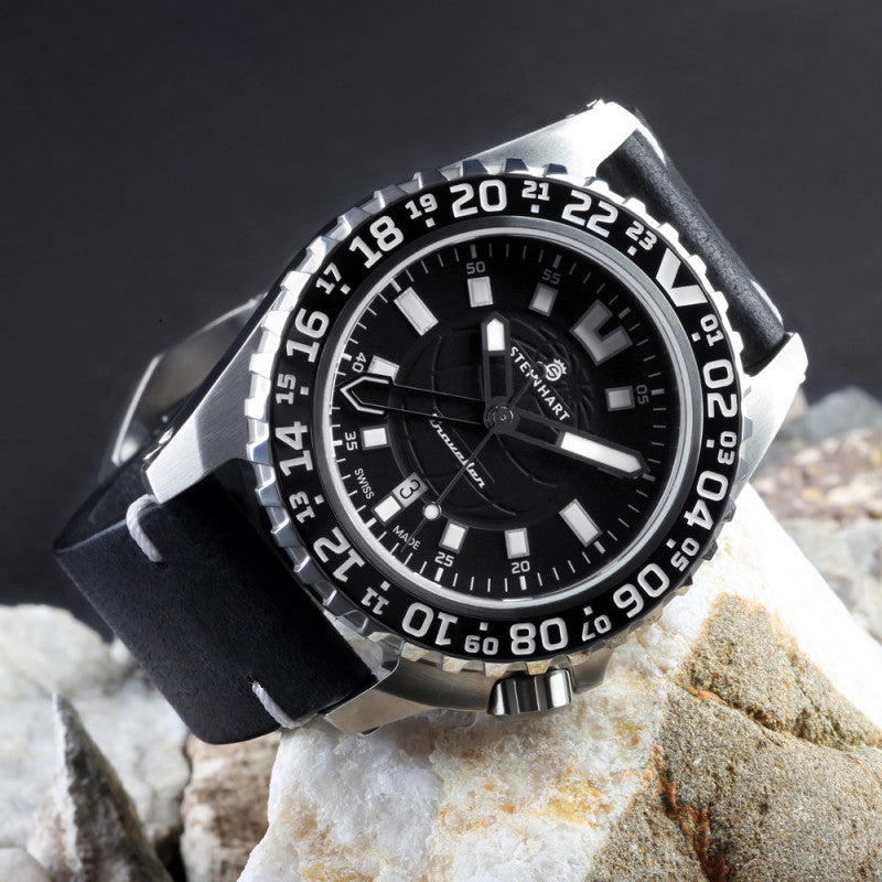 TRAVELLER GMT Black