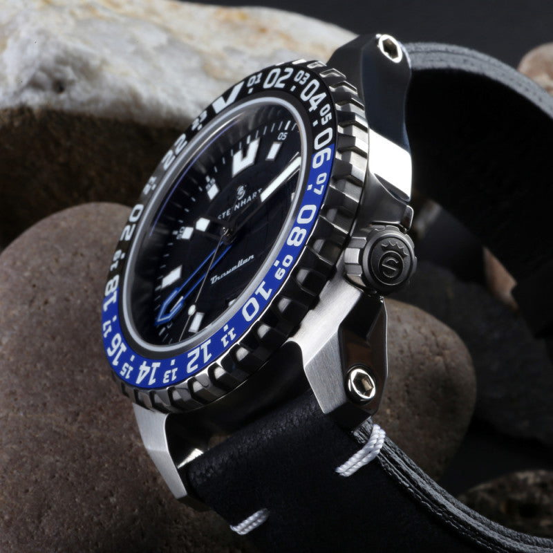 TRAVELLER GMT Blue