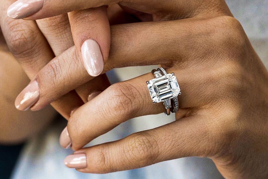 Engagement Ring Styles 2025-2026: Timeless Choices vs. Trending Designs