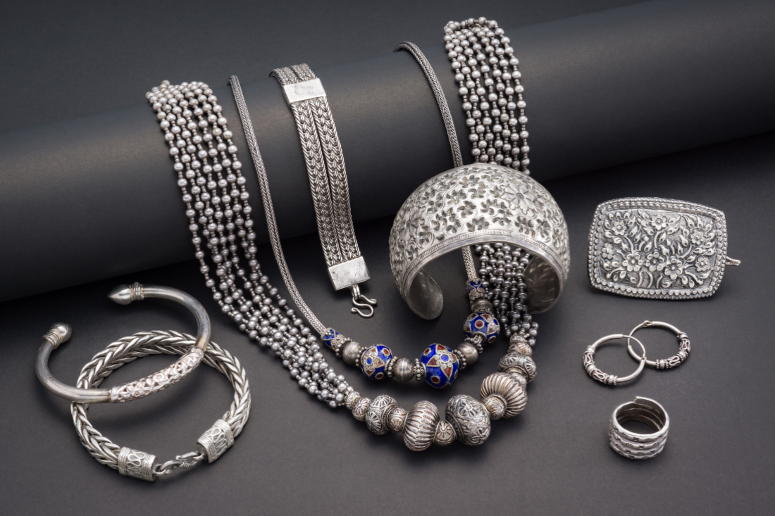Vintage and Antique Jewellery: How to Authenticate and Collect