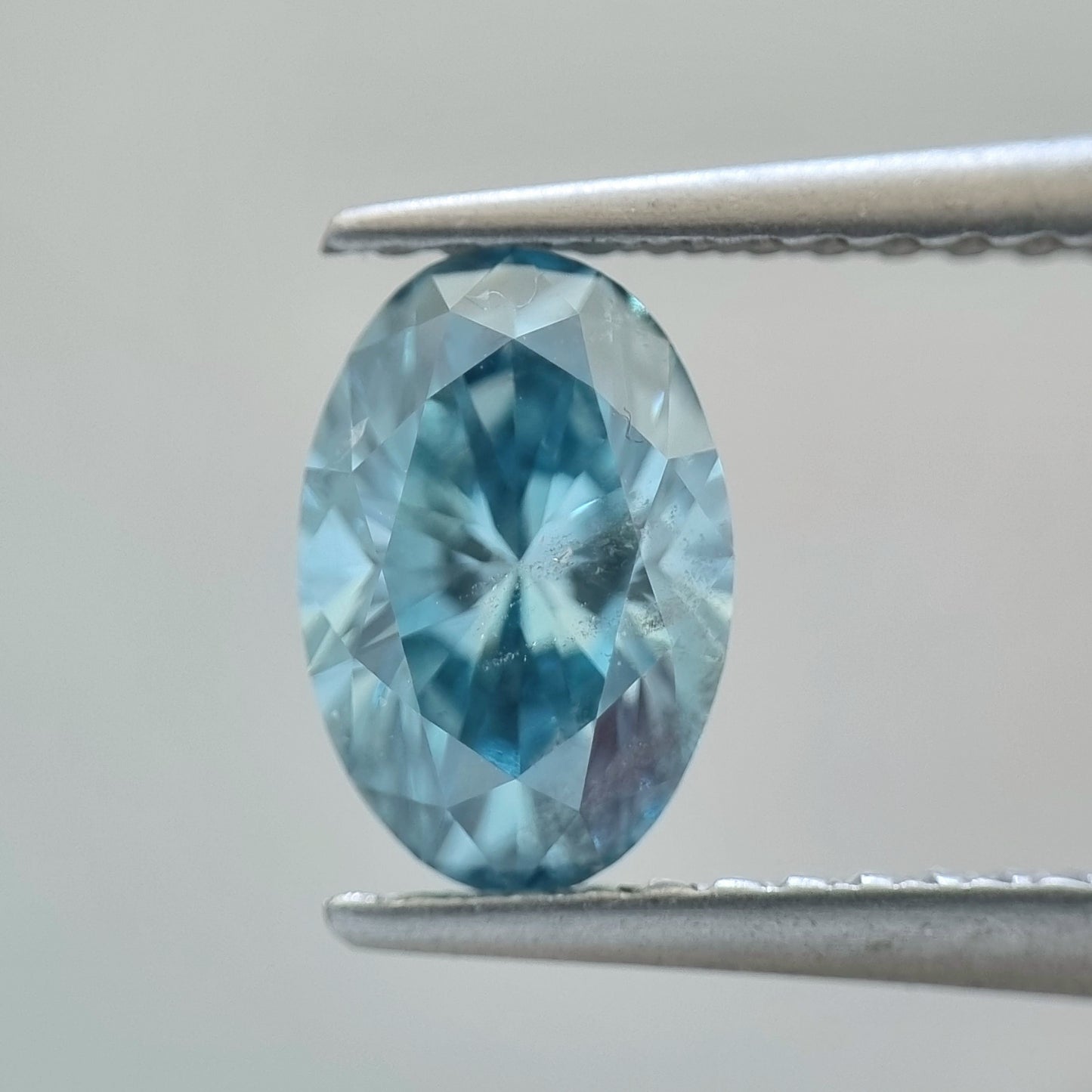 Fancy Vivid Greenish Blue Oval 1.04 Carat