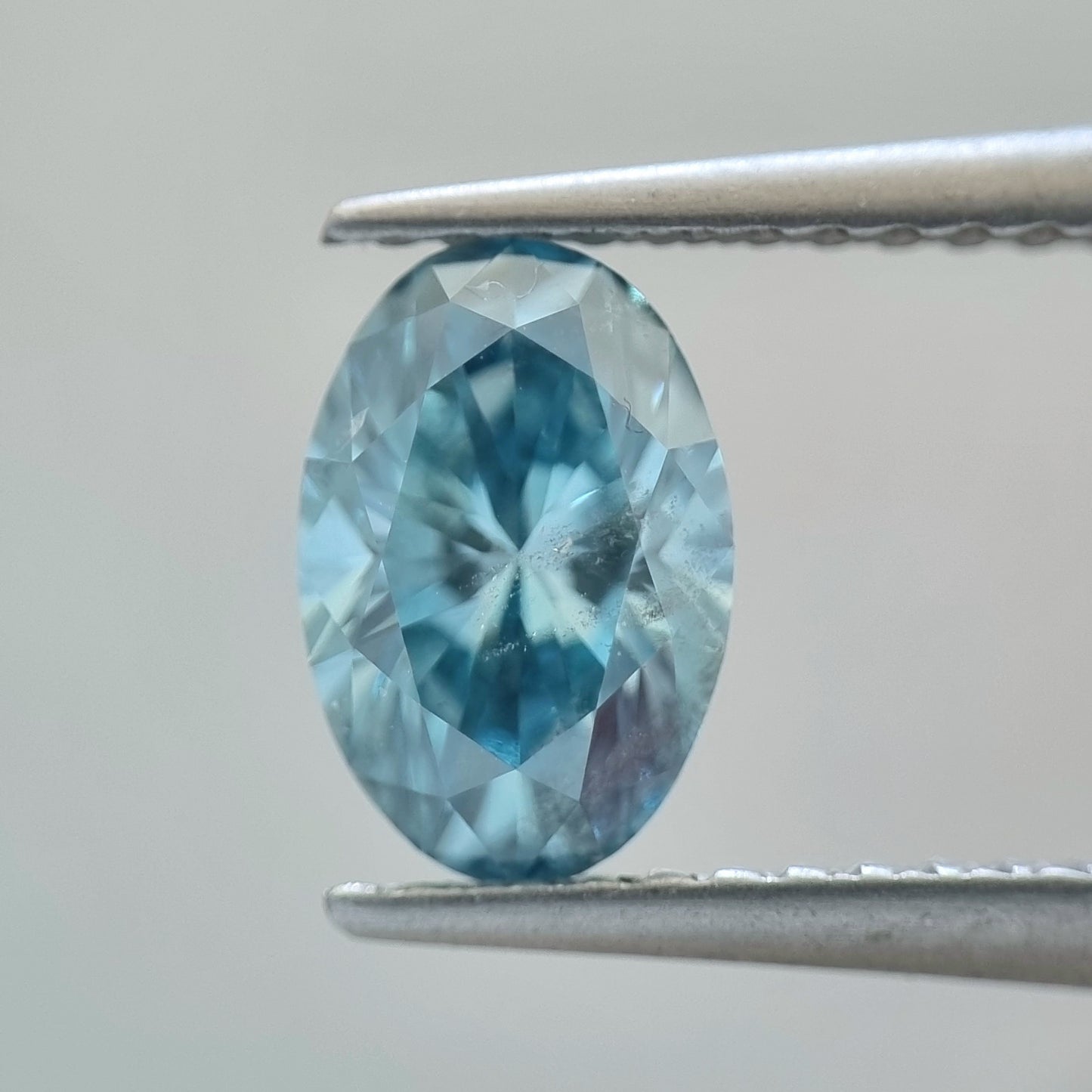 Fancy Vivid Greenish Blue Oval 1.04 Carat